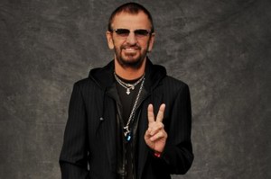 传奇音乐家Ringo Starr 携手Skechers Relaxed Fit